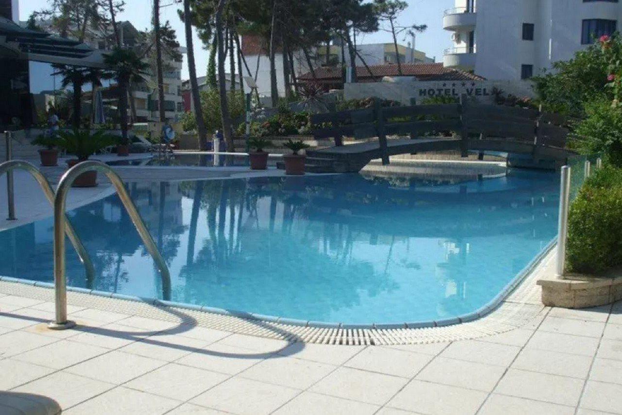 Vela Hotel Kryemëdhej Exterior foto