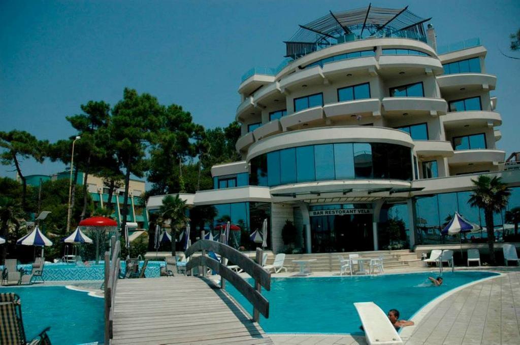 Vela Hotel Kryemëdhej Exterior foto