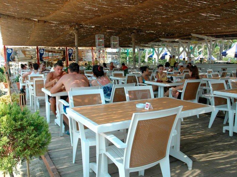 Vela Hotel Kryemëdhej Exterior foto